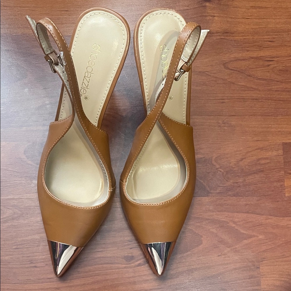 Shoe Dazzle Tan Slingback Heels with Gold Tips
